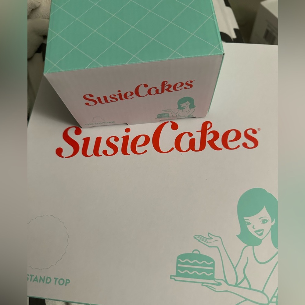 Susie Cakes Cake Stand Base & Cake Stand Top Light Blue - Brand New in Boxes